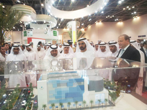 H.H. Sheikh Mohammed bin Rashid Al Maktoum, Prime Minister and Vice President of the UAE and Ruler of Dubai, examines the plans of Empower’s new district cooling plan in Business Bay during his tour at WETEX