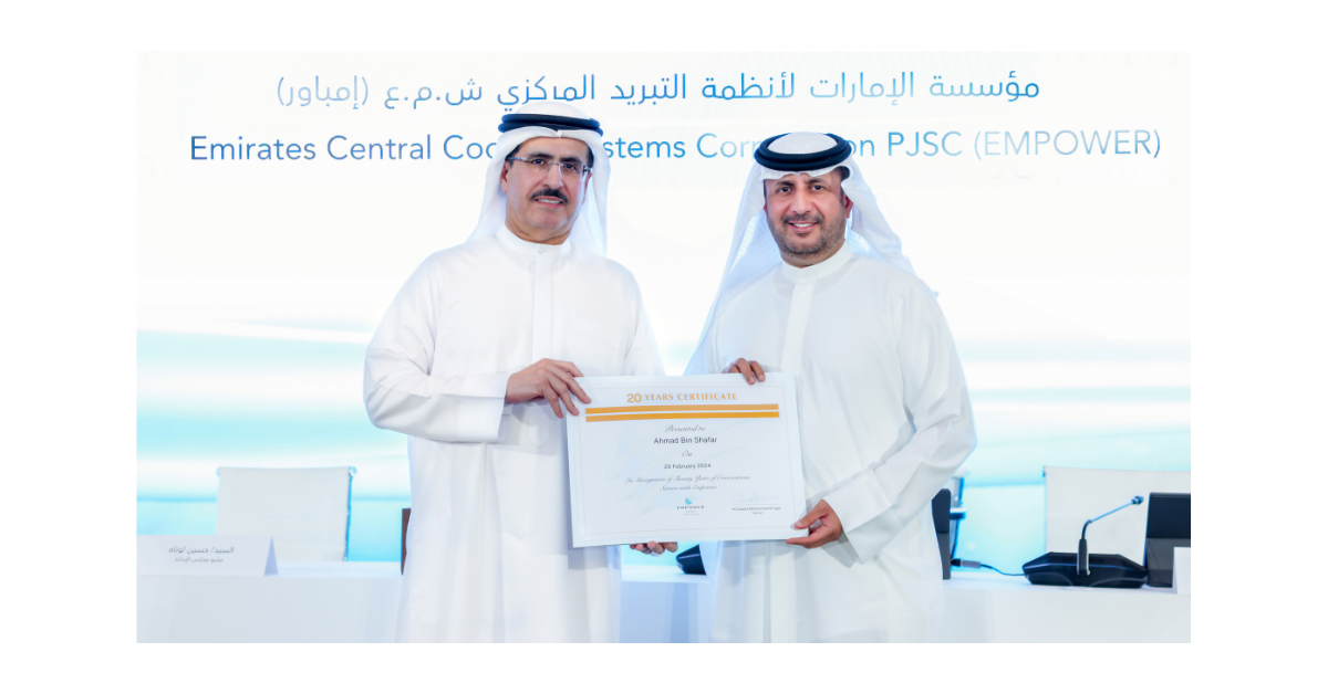 H.E. Ahmad Bin Shafar receives accolade from the Chairman of Empower